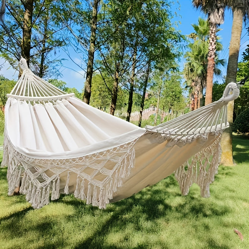 A Bohemian-style anti-fall hammock suitable for 1 to 2 people to use